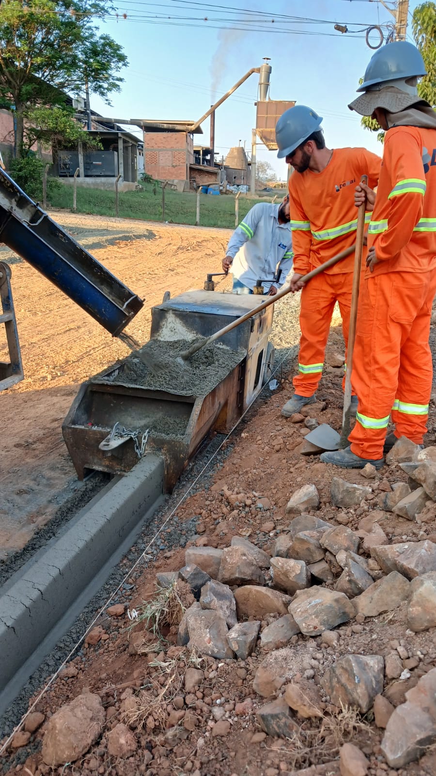 Execução de meio-fio extrusado